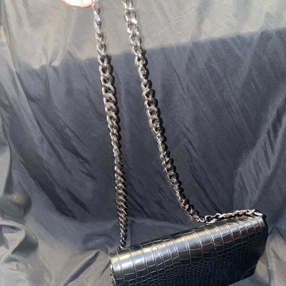 Cute, black cross shoulder bag gunmetal chain - Picture 3 of 4